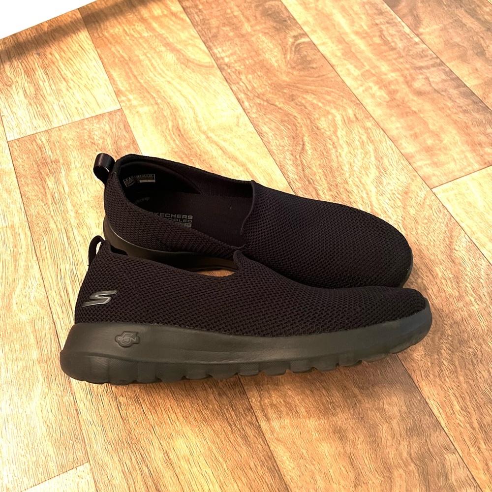 Women Skechers size 8